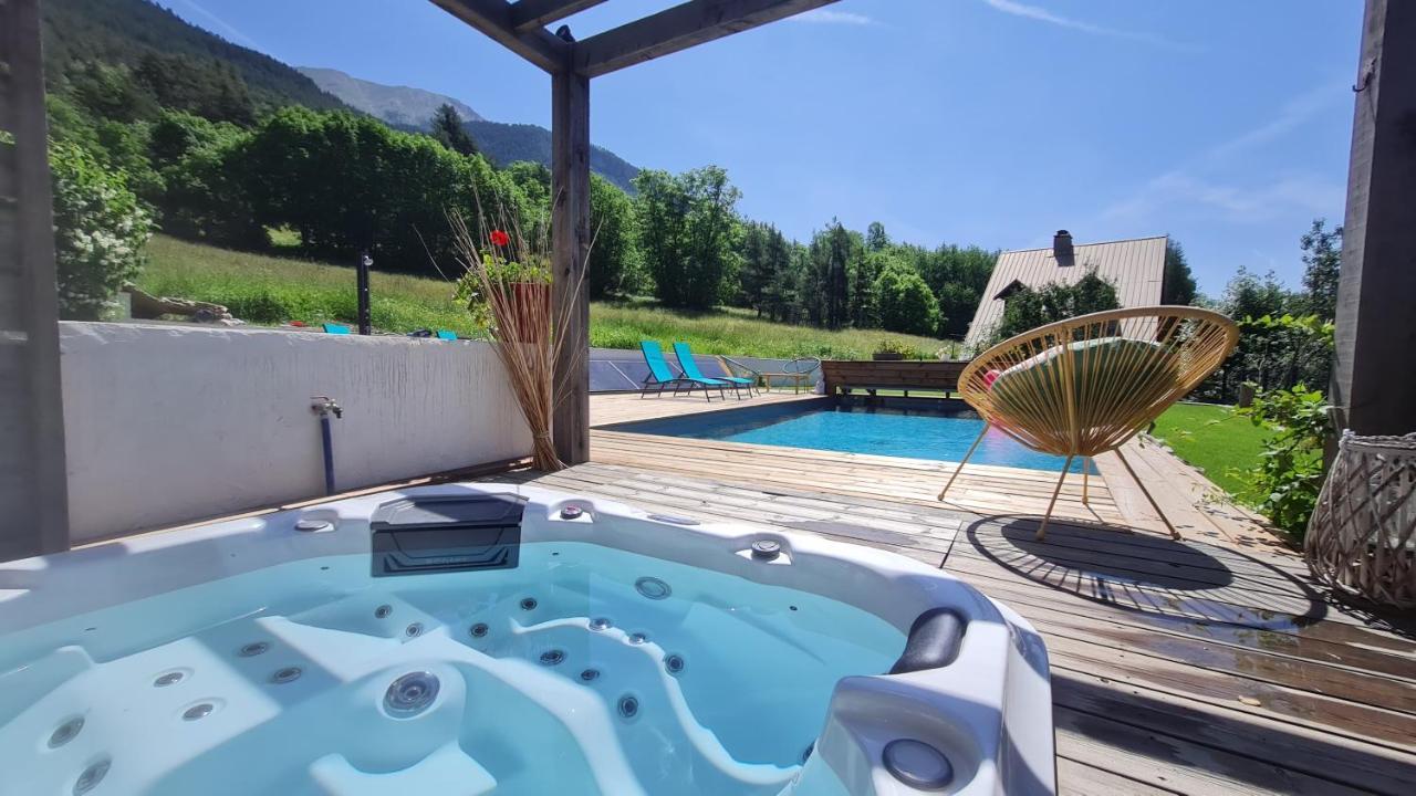 Chalet Serre Cambeou Piscine&Spa Saint Chaffrey Bagian luar foto